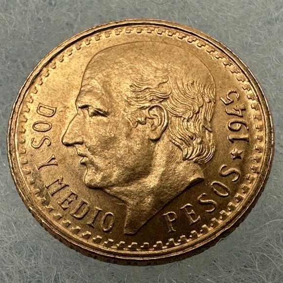 1945 Dos Y Medio Pesos Gold Coin - Picture 1 of 2